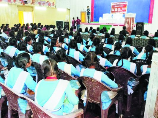 विद्यार्थियों को उज्ज्वल भविष्य देने आंजनेय विवि ने कराया करियर काउंसलिंग सेशन