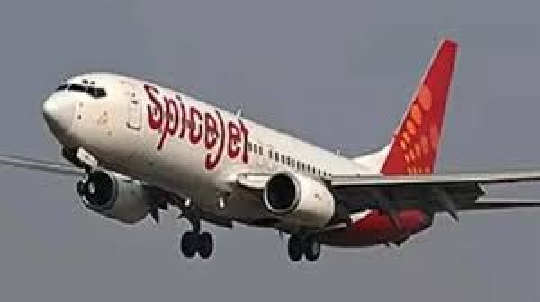 स्पाइसजेट विमान की खिड़की का फ्रेम हवा में उखड़ा, यात्रियों की सुरक्षा पर कोई असर नहीं: विमानन कंपनी