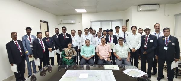 शत प्रतिशत डिजिटल लेन देन करने वाले टीटीई और पार्सल स्टाफ सम्मानित