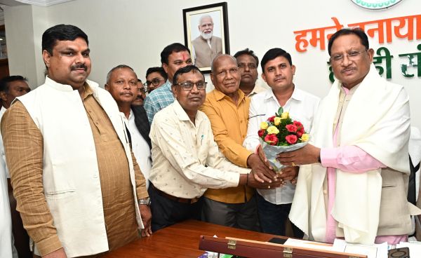 गजेन्द्र के साथ सीएम से मिले यादव नेता 