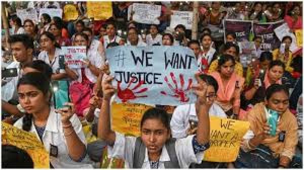 कोलकाता सामूहिक दुष्कर्म मामले में आरोपी मनोजीत के वकील का दावा, पीड़िता ने सहमति से बनाए थे संबंध