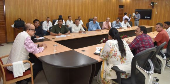 अन्य स्थानों पर पदस्थ ठाकरे विवि के प्रोफेसरों को तत्काल वापस बुलाने के निर्देश