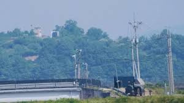 उत्तर कोरियाई नागरिक कड़ी सुरक्षा वाली सीमा को पार कर दक्षिण कोरिया पहुंचा, सेना ने हिरासत में लिया
