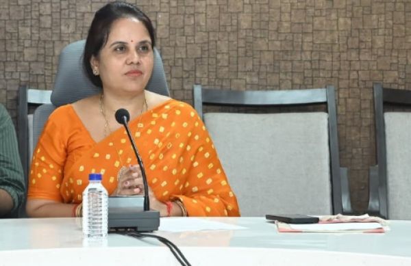 अवैध विज्ञापन , महापौर चौबे ने  दिए निर्देश अर्थदंड करें