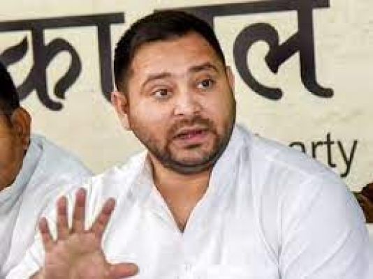 चुनाव आयोग को लेकर बोले तेजस्वी- 'हम सब जानते हैं कि उनके निर्णय कौन ले रहे हैं'