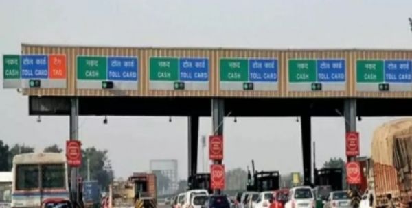 केंद्र ने पुल, फ्लाईओवर, सुरंग वाले राजमार्गों के लिए टोल रेट्स में 50 प्रतिशत तक की कटौती की