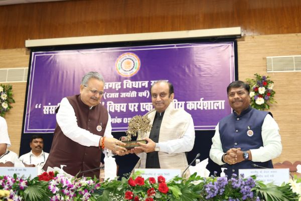 सीधे प्रसारण के कारण पत्रकारों का काम अत्यंत जटिल हो गया -डा त्रिवेदी 