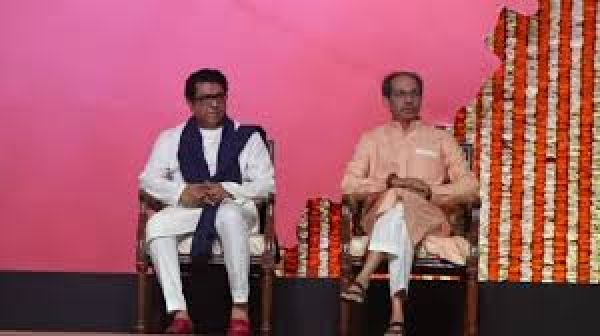 हम एकजुट रहने के लिए साथ आए हैं : उद्धव ने चचेरे भाई राज ठाकरे के साथ संयुक्त जनसभा में कहा