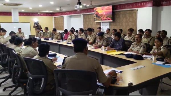 तबादलों के बाद पहली क्राइम मीटिंग, पेंडिंग अपराध सुलझाने निर्देश 