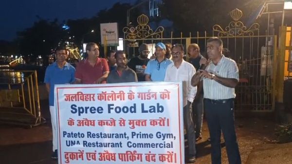 तेलीबांधा मरीन ड्राइव को कब्जा मुक्त करने प्रदर्शन