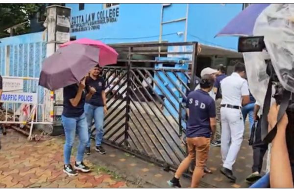 कोलकाता केस : 11 दिन बाद खुला लॉ कॉलेज, पुलिस निगरानी के बीच छात्रों को मिला प्रवेश 