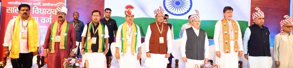 विपक्ष के आरोपों का तथ्यपूर्ण  जवाब दिया जाना चाहिए..