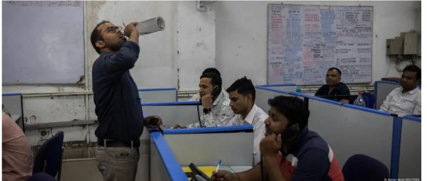 भारत में काम के घंटे पर नए सिरे से तेज होती बहस