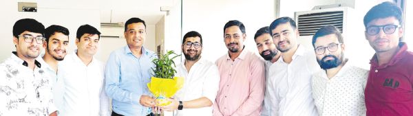 झंवर को जन्मदिन बधाई देते माहेश्वरी युवा मंडल ने की व्यापारिक चुनौतियों और समाधान पर चर्चा