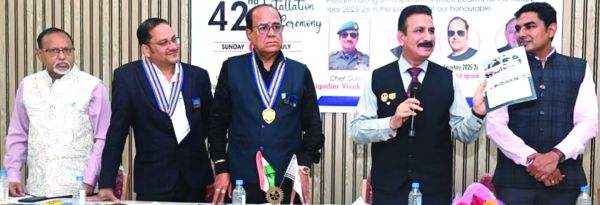 ब्रिगेडियर शर्मा ने सैनिकों की बहादुरी के किस्सों संग अपने अनुभव बताए