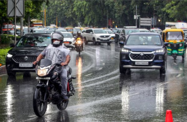 दिल्ली-एनसीआर में पूरे हफ्ते बारिश के आसार, उमस और जलभराव से जनजीवन प्रभावित