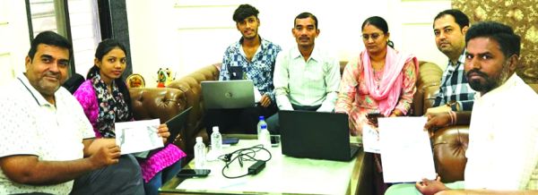 परिवहन विभाग-चेंबर का डुमरतराई व्यापारी कल्याण महासंघ में एचएसआरपी प्लेट शिविर