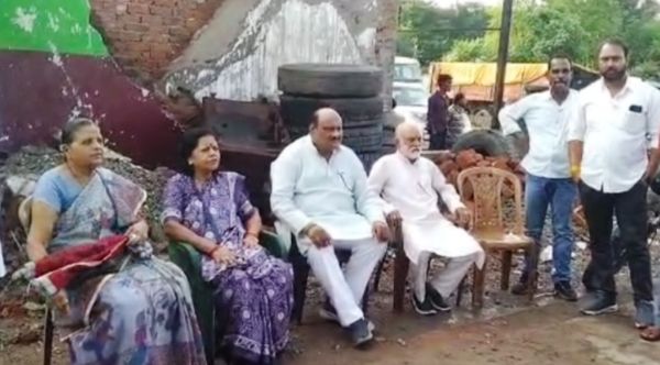 कोयलांचल के दौरे में भड़के पूर्व मंत्री, कहा- लोगों को बेघर कर रही एसईसीएल, जंगल भी कटेंगे!