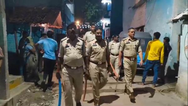 खूनी संघर्ष में बीच बचाव करने पहुंचे किशोर की चाकू मारकर हत्या