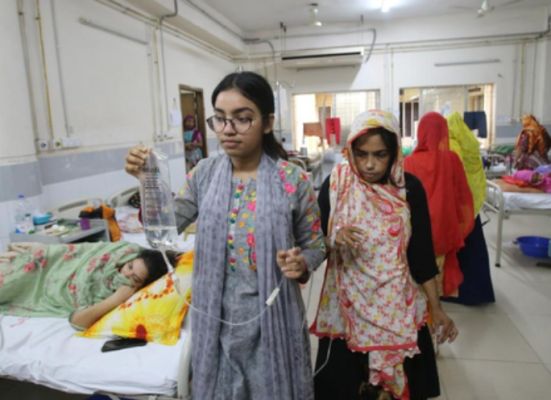 विशेषज्ञों की चेतावनी: बांग्लादेश में डेंगू संकट गहराया, खतरे में सभी 64 जिले