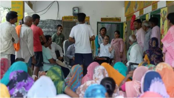 योगी सरकार का ये कदम यूपी के कई सरकारी स्कूलों पर लगा सकता है ताला