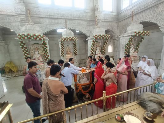 प्रभु की आराधना से बड़ी समस्या भी टल जाती है: साध्वी हंसकीर्ति