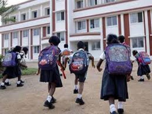 दिल्ली के दो स्कूलों को बम से उड़ाने की धमकी