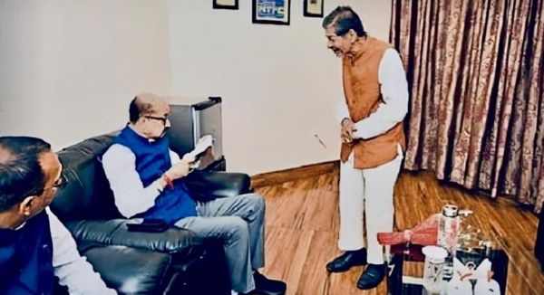 कलेक्टर ने पूर्व मंत्री जयसिंह अग्रवाल को सोशल मीडिया से फोटो हटाने का निर्देश दिया