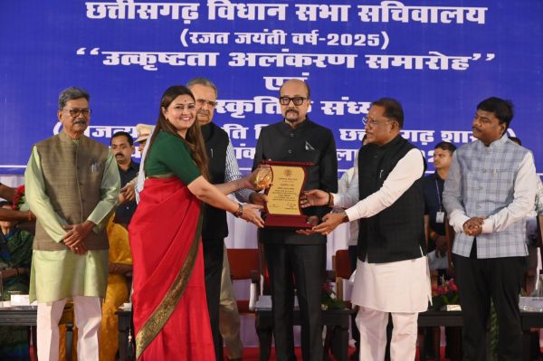 उत्कृष्ट विधायक  भावना बोहरा, लखेश्वर बघेल सम्मानित