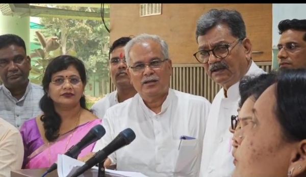 हम उस ‘ट्रंप ’ को खोज रहें जिसने सीजफायर किया था...
