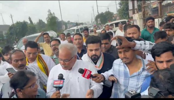 बघेल  भिलाई से विधानसभा के लिए निकले 