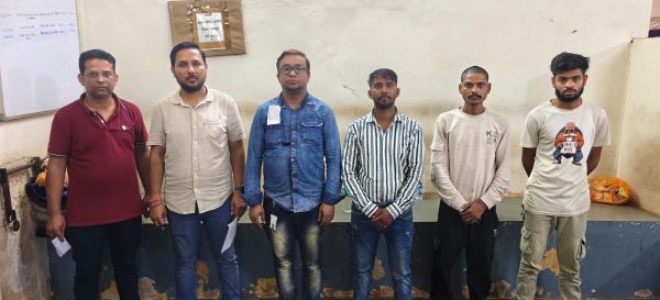 पेट्रोल पंप में लूट, हत्या में चाकू सप्लाई करने वाले फ्लिपकार्ट के आधार दर्जन गिरफ्तार