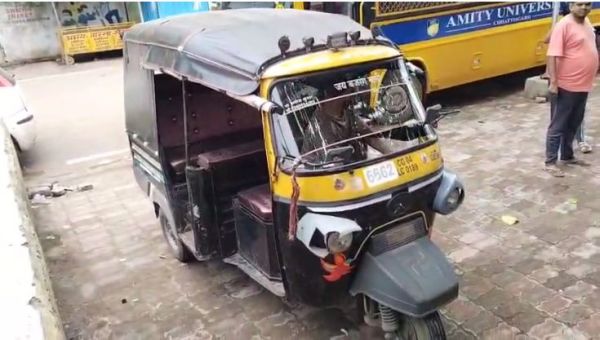आटो चोरी कर काटकर बेचने वाले कबाड़ी गिरफ्तार 