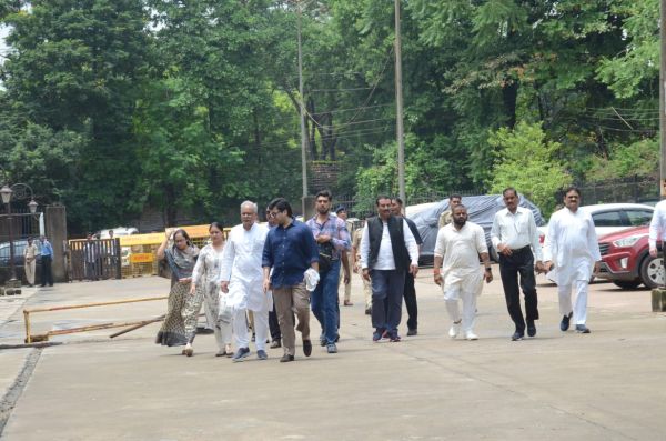  बेटे से मिलने ईडी दफ्तर पहुंचे भूपेश