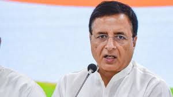 नायब सैनी सरकार ने माफिया के आगे ‘आत्मसमर्पण’ कर दिया है: कांग्रेस नेता सुरजेवाला