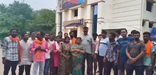 प्रार्थना सभा के बहाने धर्मांतरण का आरोप, शिक्षिका व उसके बेटे के खिलाफ एफआईआर