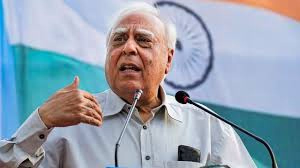 उपराष्ट्रपति धनखड़ चाहते थे सरकार और विपक्ष मिलकर काम करें : सिब्बल