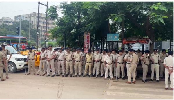  आर्थिक नाकेबंदी के लिए कांग्रेसी और पुलिस का जमावड़ा होने लगा