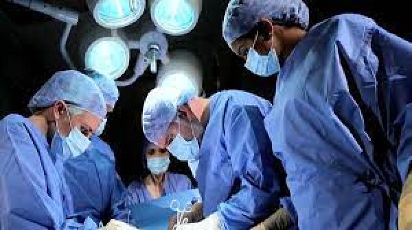 इंदौर में निःसंतान महिला की बच्चेदानी से निकाली गईं 30 गांठें