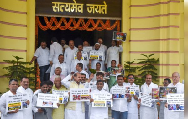 बिहार विधानसभा में विपक्ष का हंगामा, कार्यवाही दोपहर 2 बजे तक स्थगित