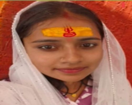 महिला पंचायत सचिव की मिली अधजली लाश, किया था डेढ़ साल पहले प्रेम विवाह  