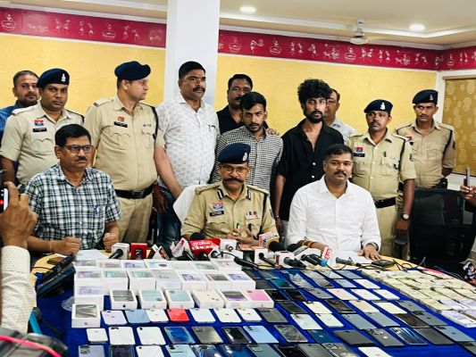 मोबाइल दुकान के सेंधमार 4 गिरफ़्तार, दो नाबालिग 