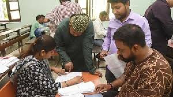बिहार के 99.8 फ़ीसदी मतदाता एसआईआर में शामिल : चुनाव आयोग