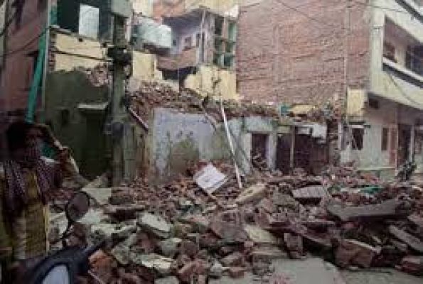 उत्तर-पूर्वी दिल्ली में एक कारखाने की छत ढहने से दो मजदूर घायल
