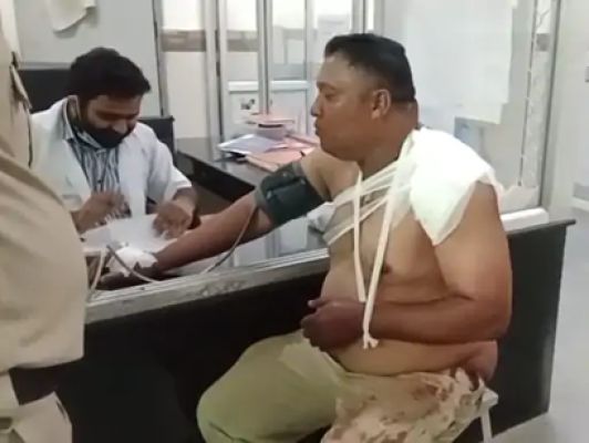 कुल्हाड़ी से वार कर घायल किया हेड कांस्टेबल को, जमीन विवाद की करने गए थे जांच