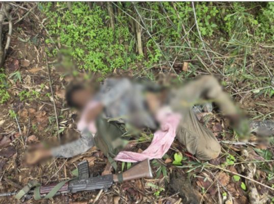 झारखंड के गुमला में मुठभेड़: तीन उग्रवादी ढेर, एके-47 सहित हथियार बरामद 