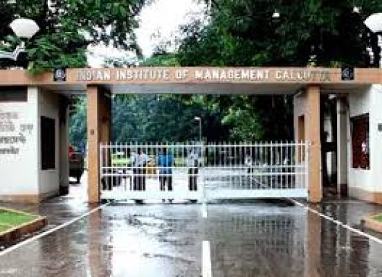 कोलकाता: दुष्कर्म मामले में जमानत पर रिहा छात्र को आईआईएम ने कक्षाओं में आने की अनुमति दी