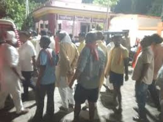 उप्र: पूर्व सांसद के बेटे और पूर्व विधायक के बीच हिंसक झड़प में 10 लोग घायल