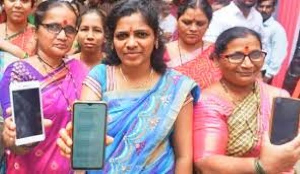 महाराष्ट्र में 'लाडली बहन योजना' के तहत पुरुषों को पैसे मिलने का क्या है मामला