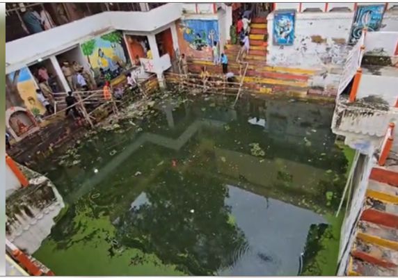 शिव नगरी के नागकूप में दर्शन को लगी भक्तों की कतार, श्रद्धालु बोले- ‘नाग देवताभ्याम नम:’